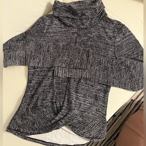 **SOLD**LULULEMON long sleeve cropped cowl neck top WORN ONCE